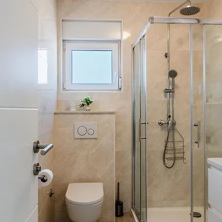 Lacic Apartament *