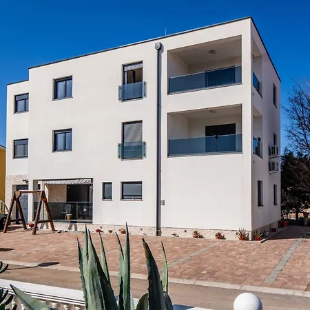 Lacic Apartament *